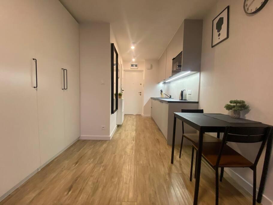 New Apartment With Magnificent View Варшава Екстер'єр фото