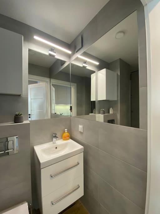 New Apartment With Magnificent View Варшава Екстер'єр фото